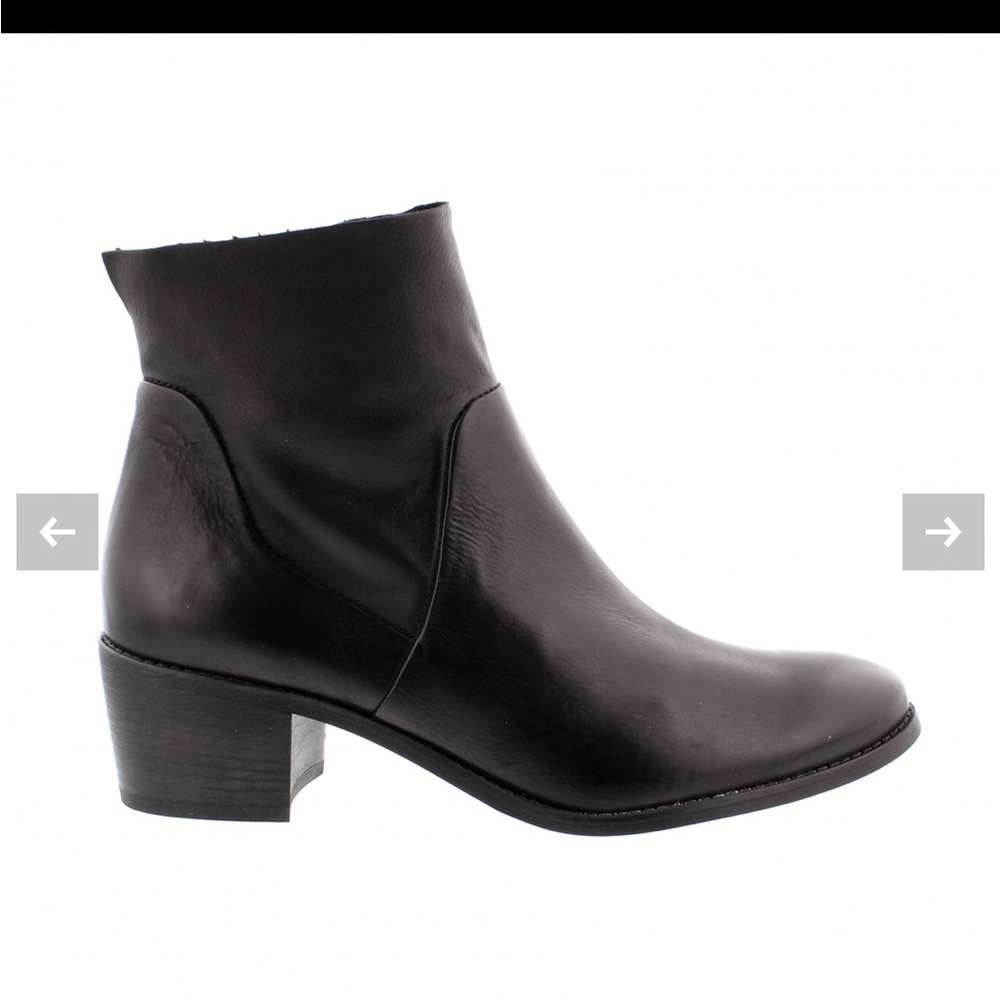 Paul Green
Black Leather BOOT UK 5 US 7.5 NEW
$485